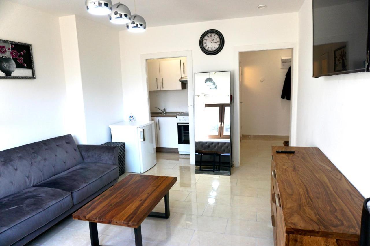 Alster Hamburg - Saniertes Und Mobliertes Apartment Mit Bad Und Kuche Buitenkant foto
