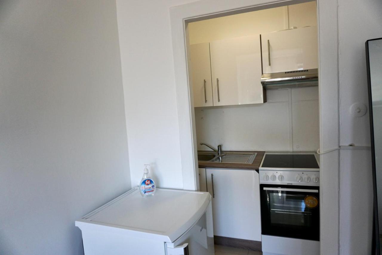 Alster Hamburg - Saniertes Und Mobliertes Apartment Mit Bad Und Kuche Buitenkant foto