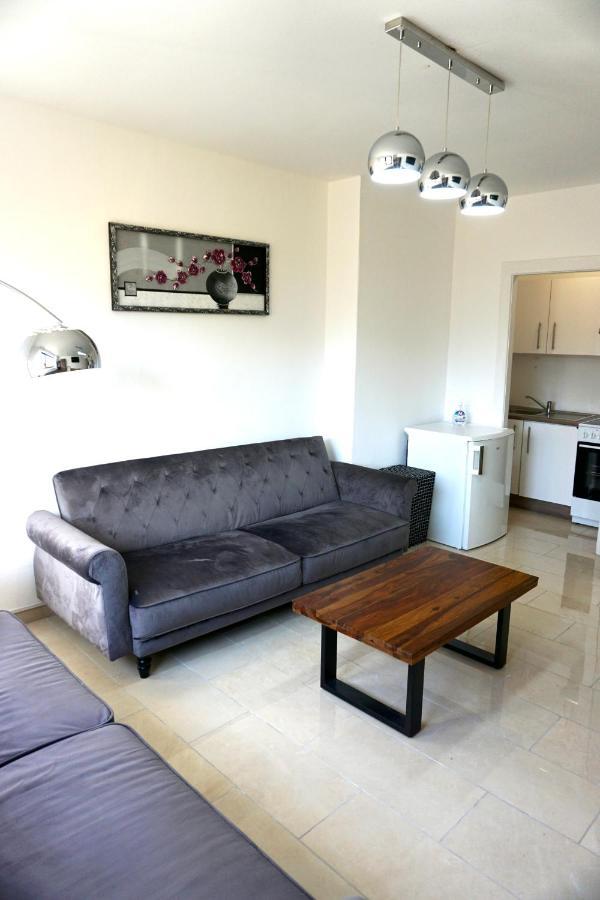 Alster Hamburg - Saniertes Und Mobliertes Apartment Mit Bad Und Kuche Buitenkant foto