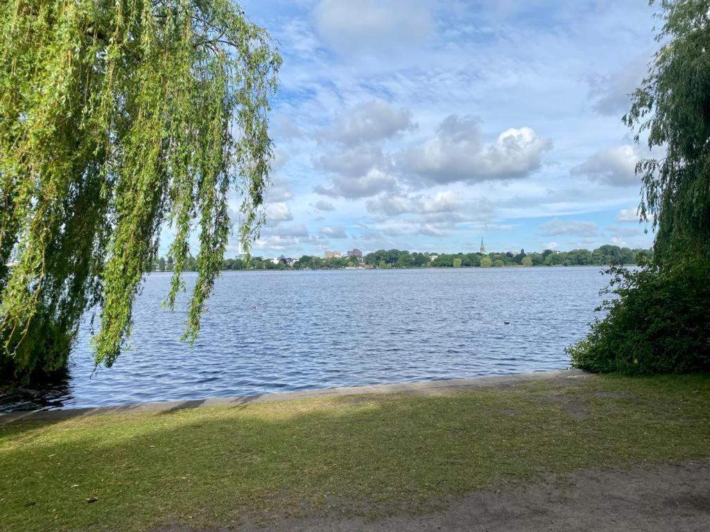 Alster Hamburg - Saniertes Und Mobliertes Apartment Mit Bad Und Kuche Buitenkant foto