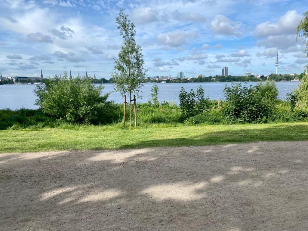 Alster Hamburg - Saniertes Und Mobliertes Apartment Mit Bad Und Kuche Buitenkant foto